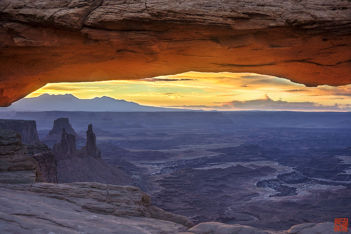 Mesa Arch Sunrise 01.jpg