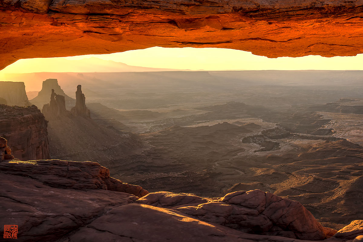 Mesa Arch Sunrise 02.jpg