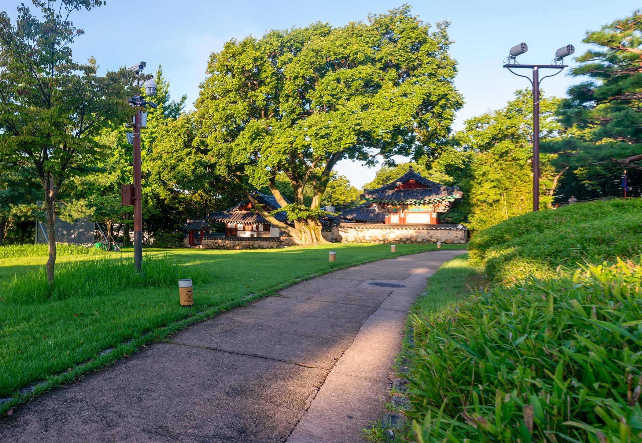 W-260901-7-35-Pano.jpg